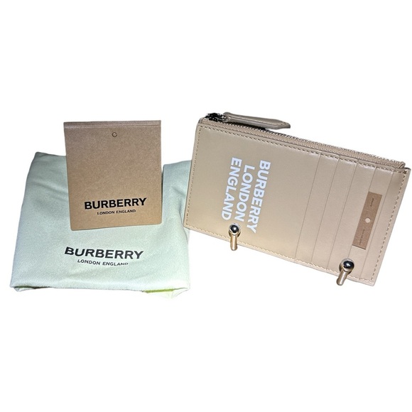Burberry Handbags - NWT Burberry Calfskin London England Print Logo Card Holder​